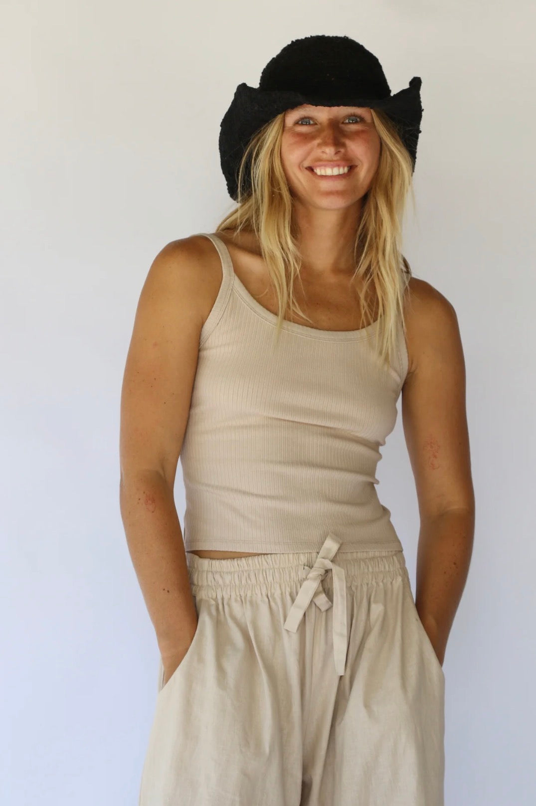 POLLY SHORT BRIM HAT | NOIR
