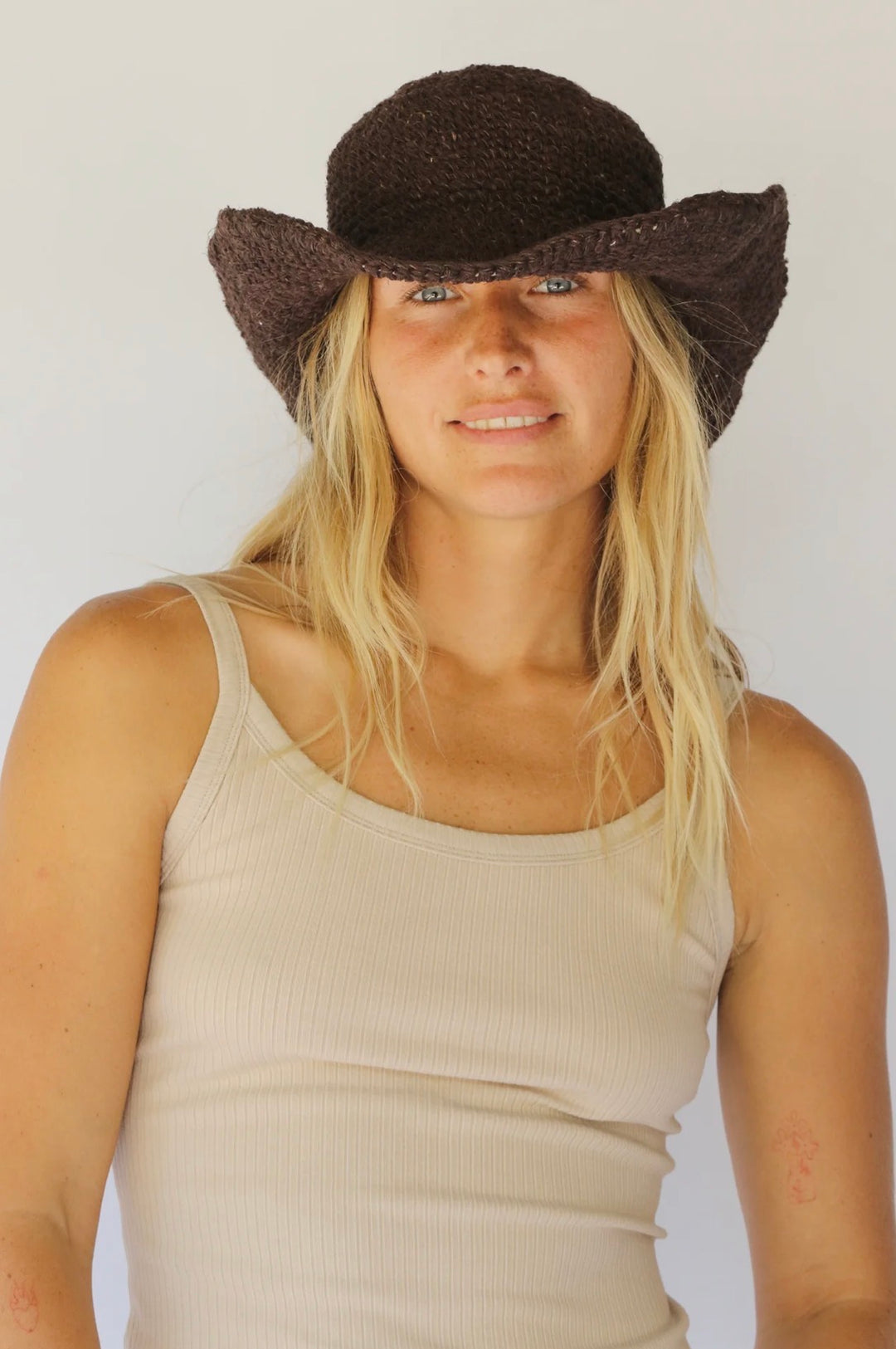 POLLY SHORT BRIM HAT | COCOA