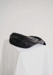 Pelle Belt Bag // textured noir